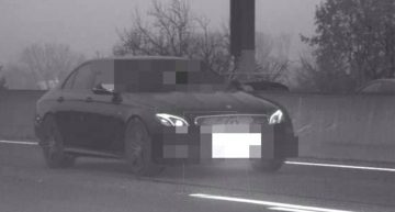 Mercedes driver flashes along the autobahn and now might end up in jail